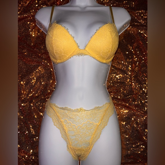 Victoria’s Secret 34B size (M) yellow set - Picture 1 of 2